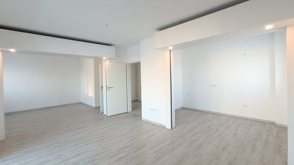 Oferim spre vanzare apartament 2 camere modern cu pereti retractabili - Poză 6