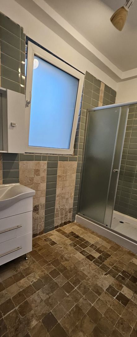 De inchiriat, vila noua - Bariera  Traian - Lacul Brates - Poză 32