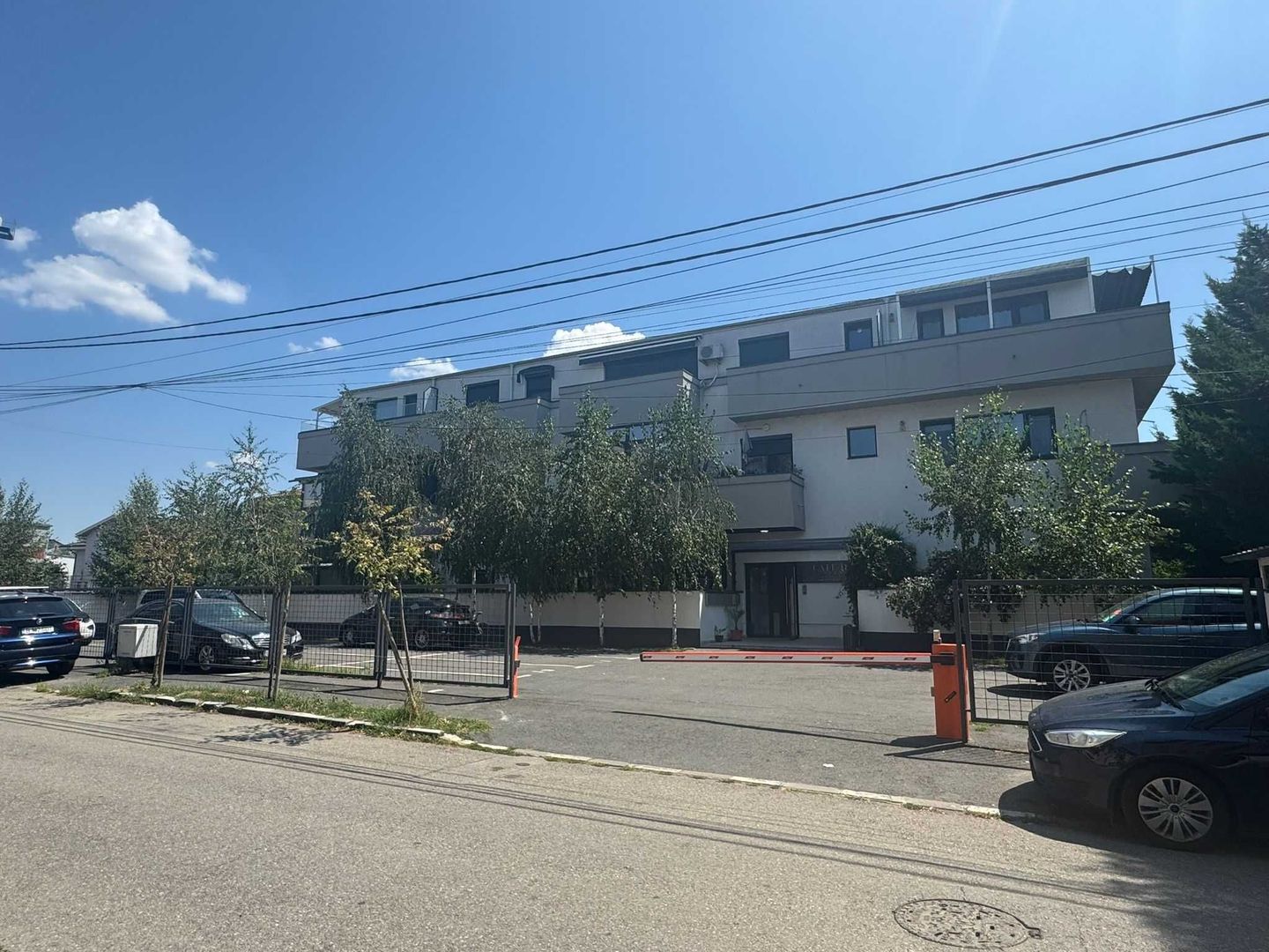 De vanzare apartament 3 Camere - Poză 2