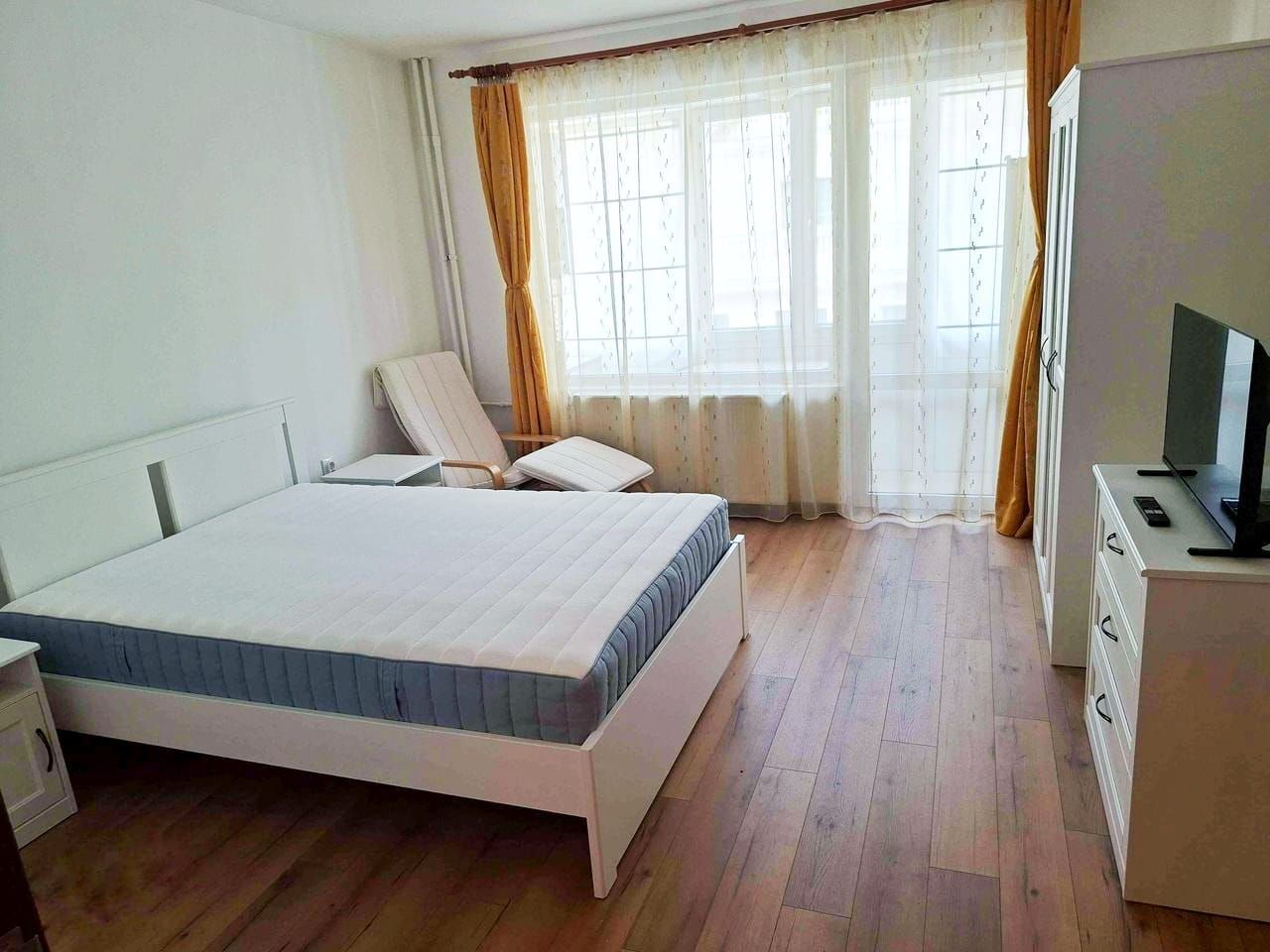 Inchiriez garsoniera vis a vis de Athenee Palace nou renovata - Poză 2