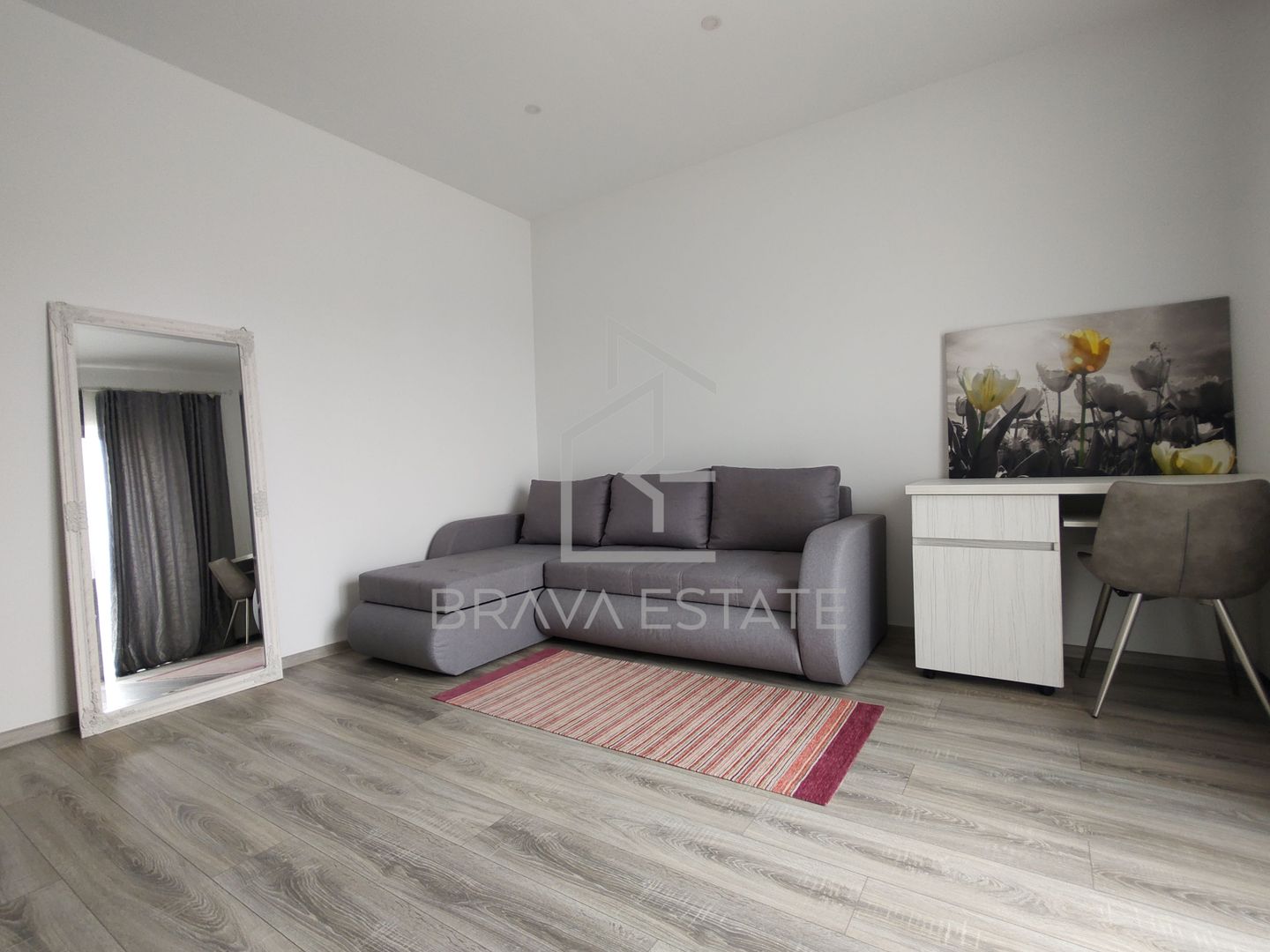 Apartament 3 camere, 80mp, mobilat, 2 balcoane, parcare, zona Terra - Poză 4