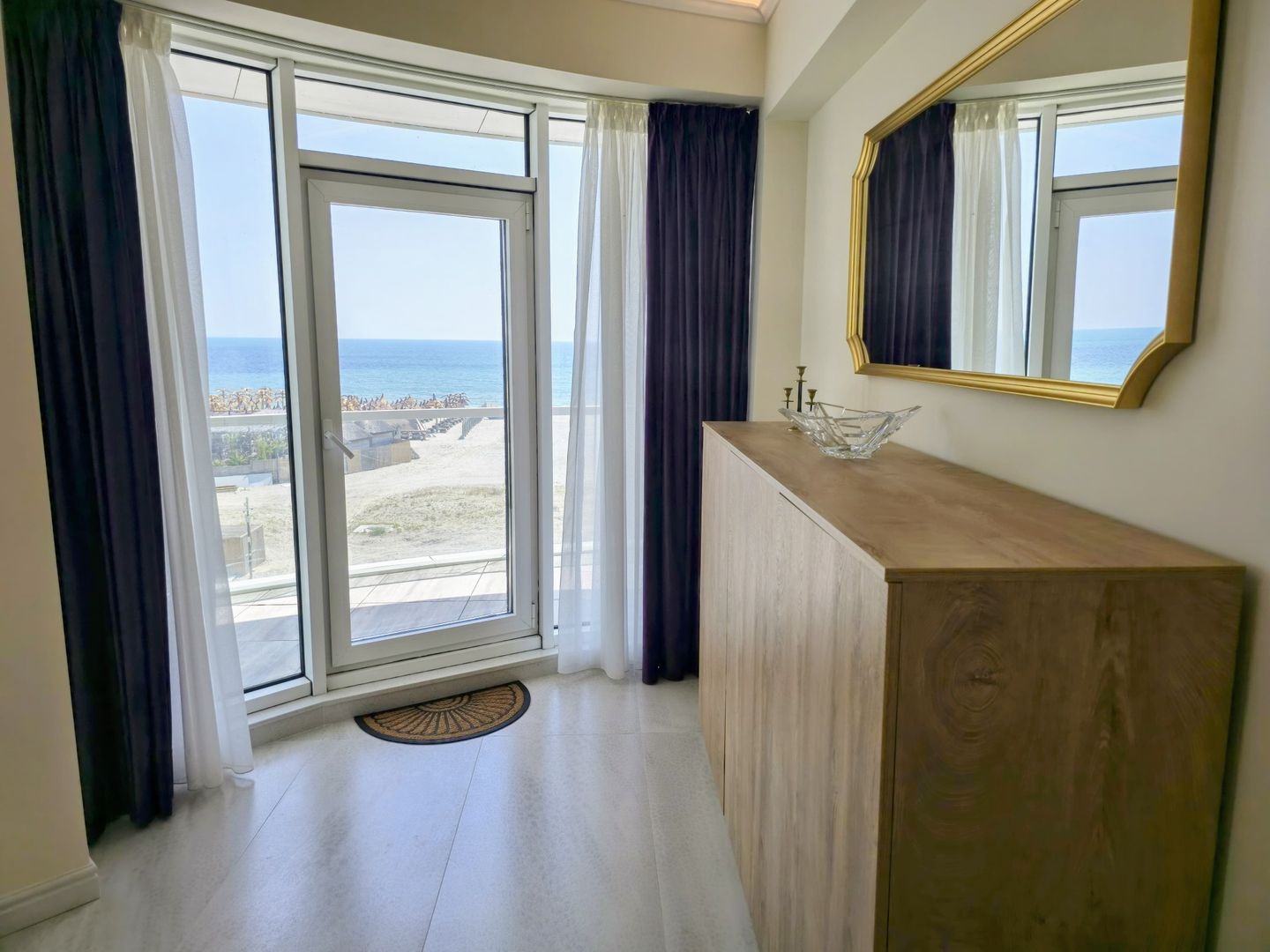 Apartament de lux cu 3 camere în Resort White Sea – Mamaia Nord - Pe malul marii - Poză 9