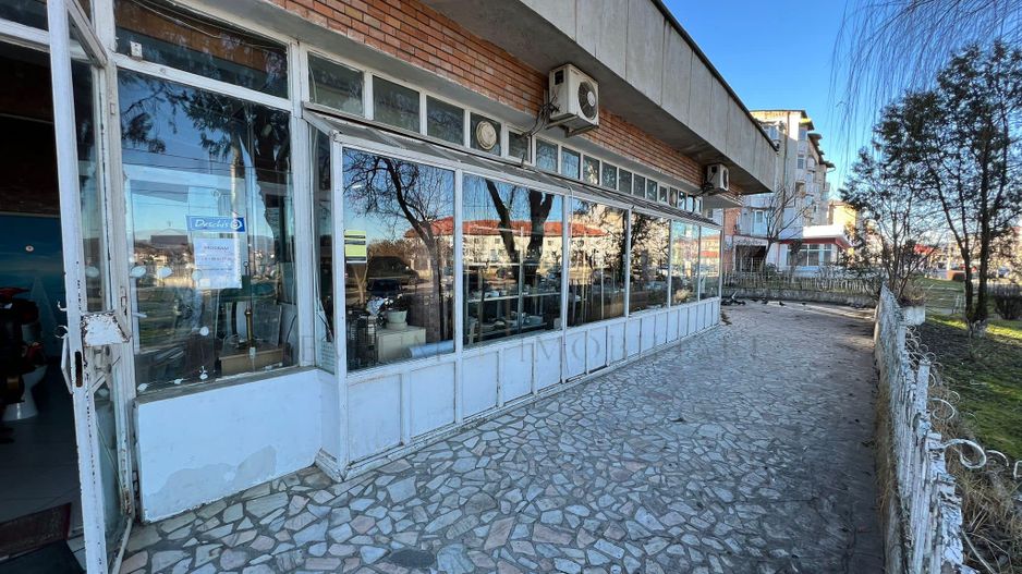 Spatiu Comercial De inchiriat / vanzare - Zona centrala Onesti - Poză 1