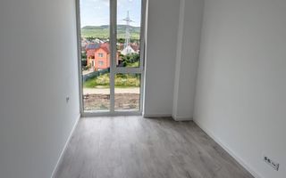 Apartament Nou 4 camere 87 mp+balcon-etaj 2-Calea Moldovei - Poză 1