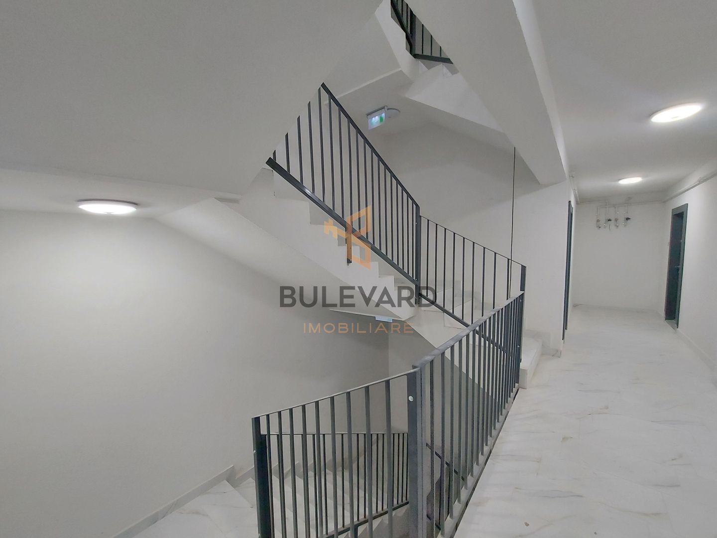 Apartament cu 3 camere+garaj+terasa de 20 mp! - Poză 3