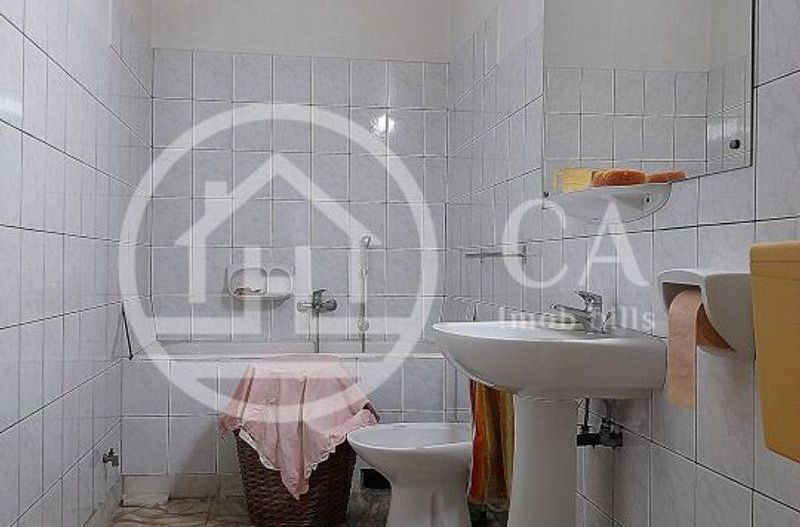 Apartament la casa cu 4 camere de vanzare zona ultracentrala Oradea - Poză 9
