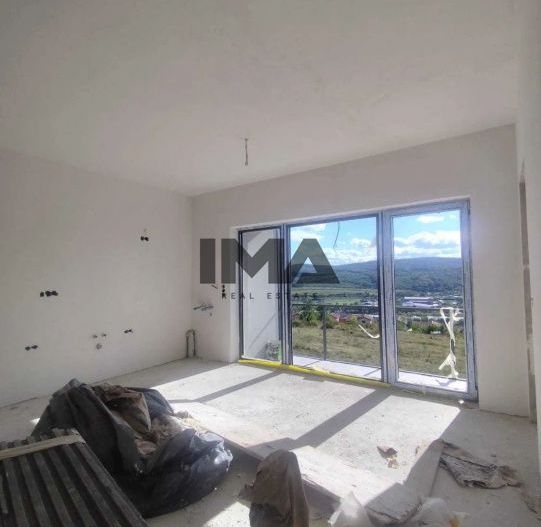 Apartament cu 2 camere, etaj intermediar, Baciu Regal - Poză 4