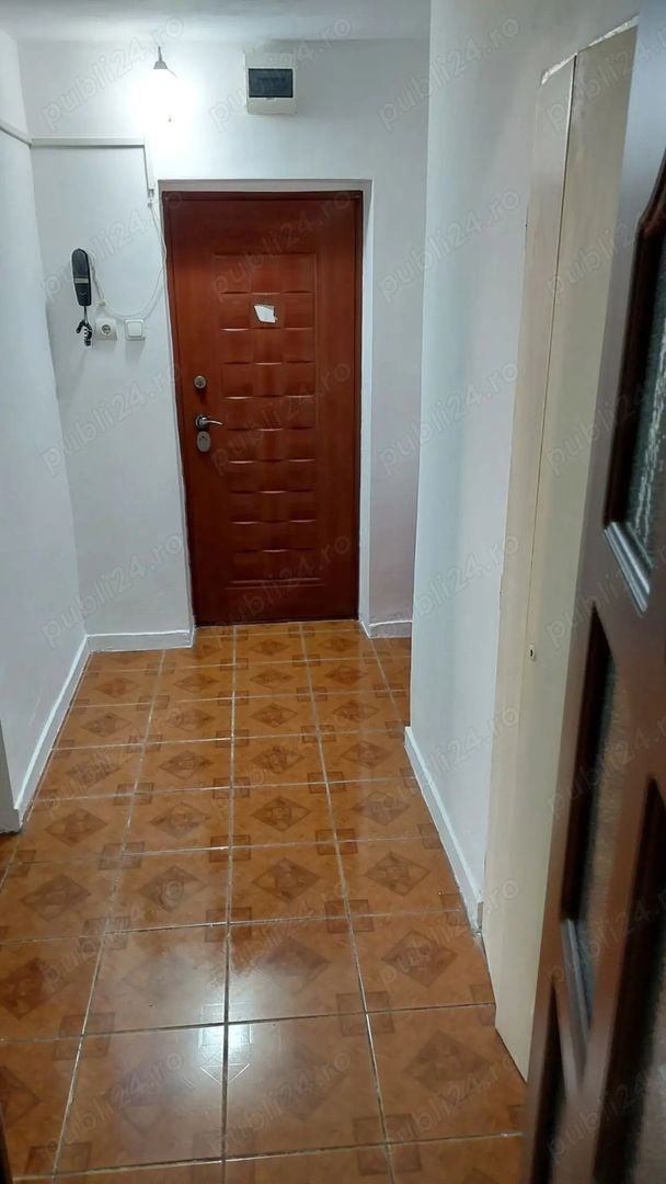 BRASADAS vinde ap 2 cam PARTER Careiului Shopping City. - Poză 1