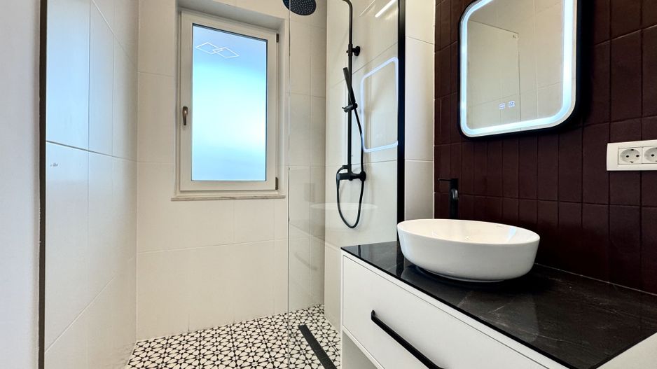 Duplex modern cu grădină, la intrare în Moșnița Nouă - Poză 21