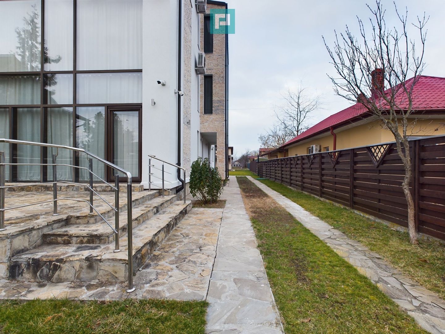 Casă în Ghermănești, Snagov – Eleganță și confort cu vedere la lac - Poză 2