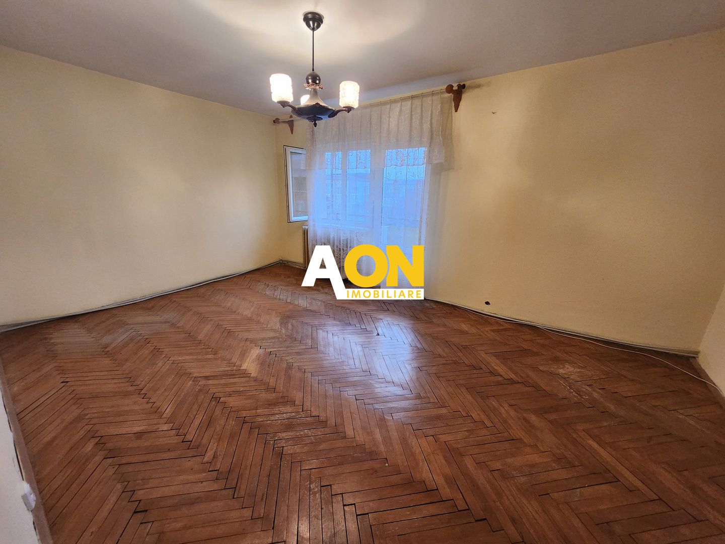 De vanzare apartament 3 camere, Cetate - Poză 2