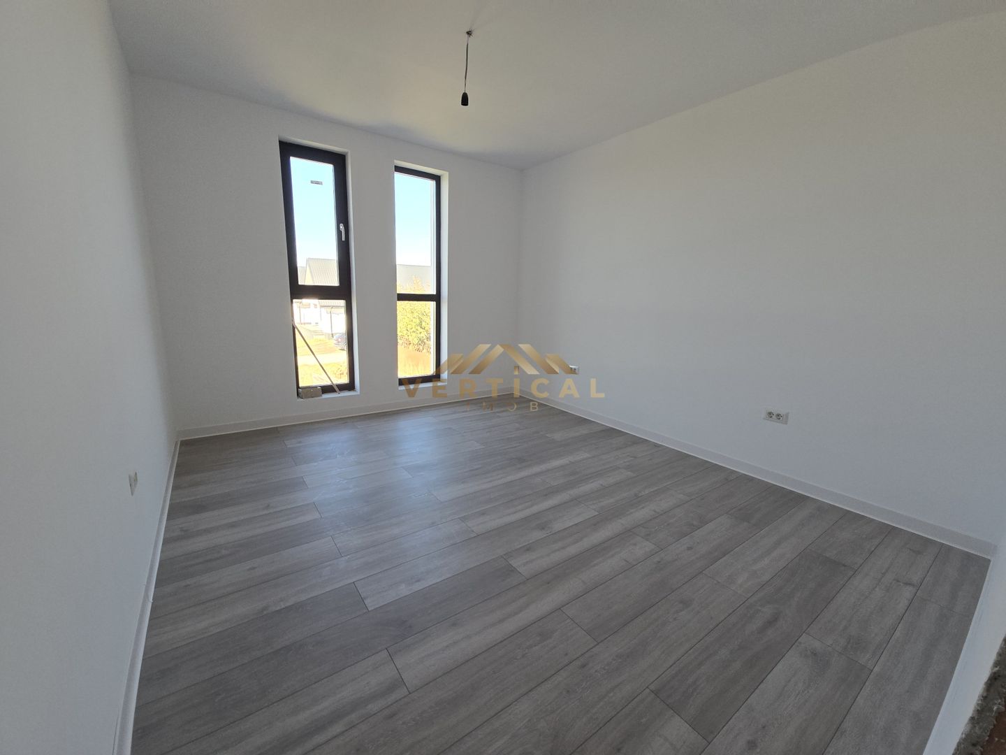 De vanzare! Vila cu un teren superb in comuna Berceni - Poză 5