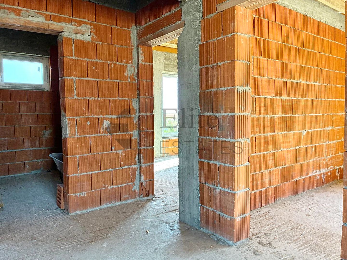 Casa la rosu  cu 4 camere de vanzare in Santandrei - Poză 12