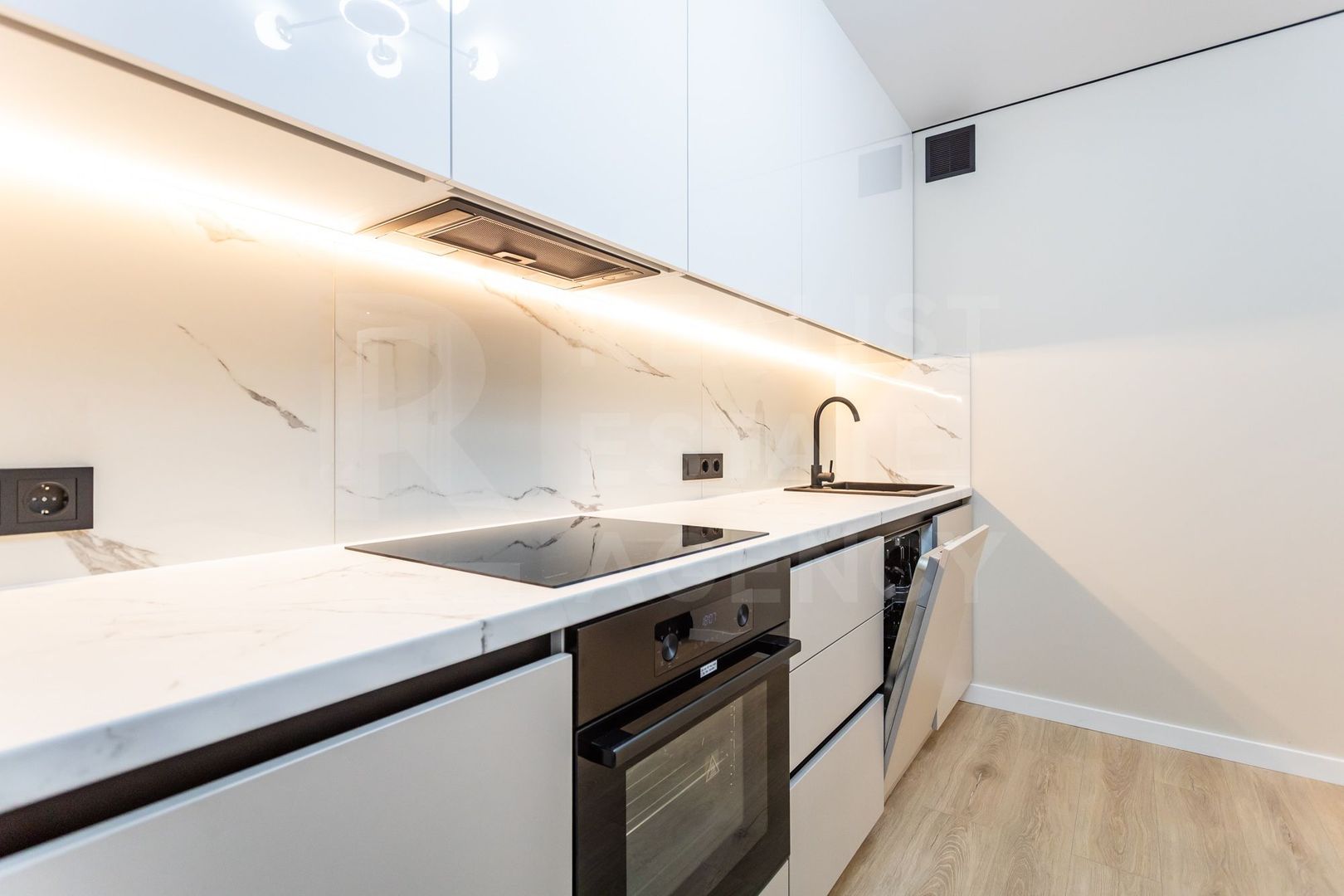 Vânzare, apartament, 2 camere+living, bul. Mircea cel Bătrân, Ciocana - Poză 3