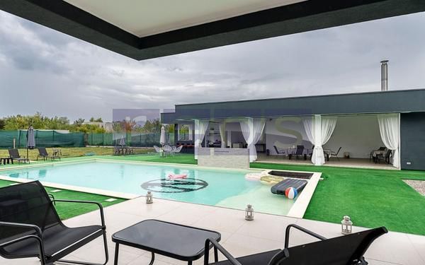 Casă individuală | 2000 mp teren | 748 mp utili | piscina | - Poză 19