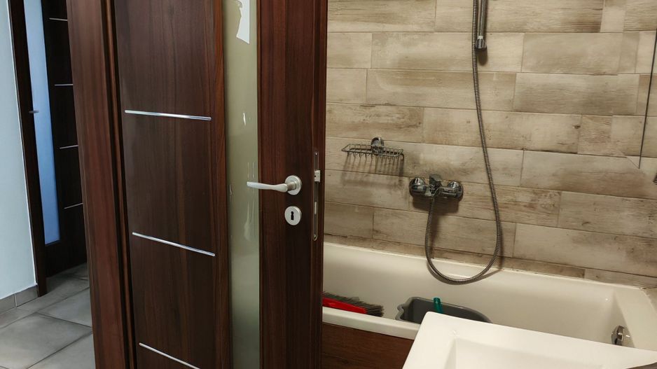 Apartament 2 camere,decomandat,bloc NOU,zona Judetean,mobilat,utilat - Poză 10