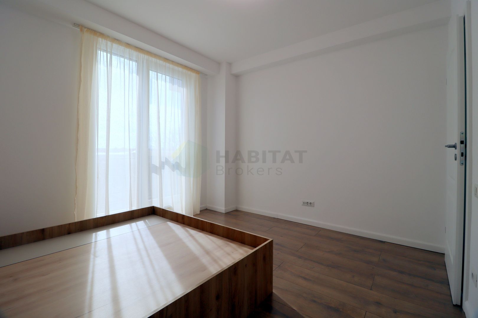 Apartament luminos, spatios, mobilat - Poză 14
