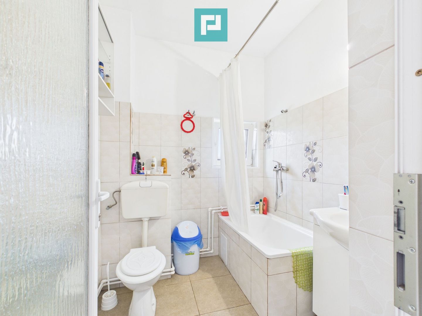 Casă cu 7 camere și teren generos în Șofronea - Poză 4