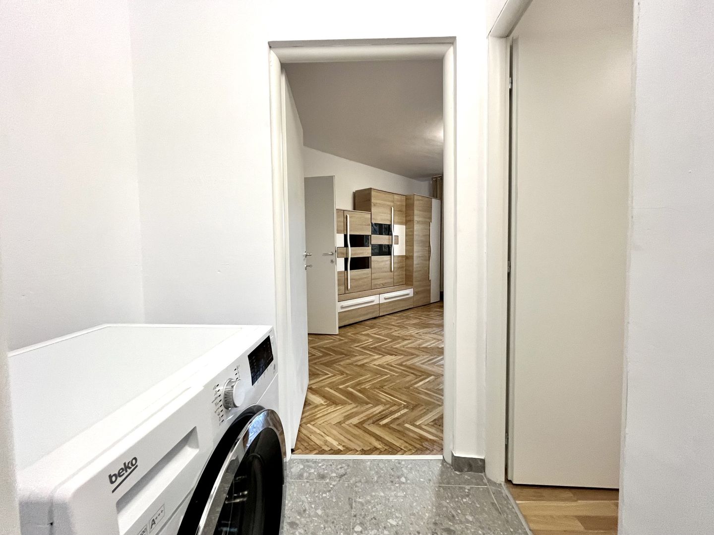 Apartament 3 camere, 2 bai, etajul 1,  in  zona Aradului - Piața Verde - Poză 9