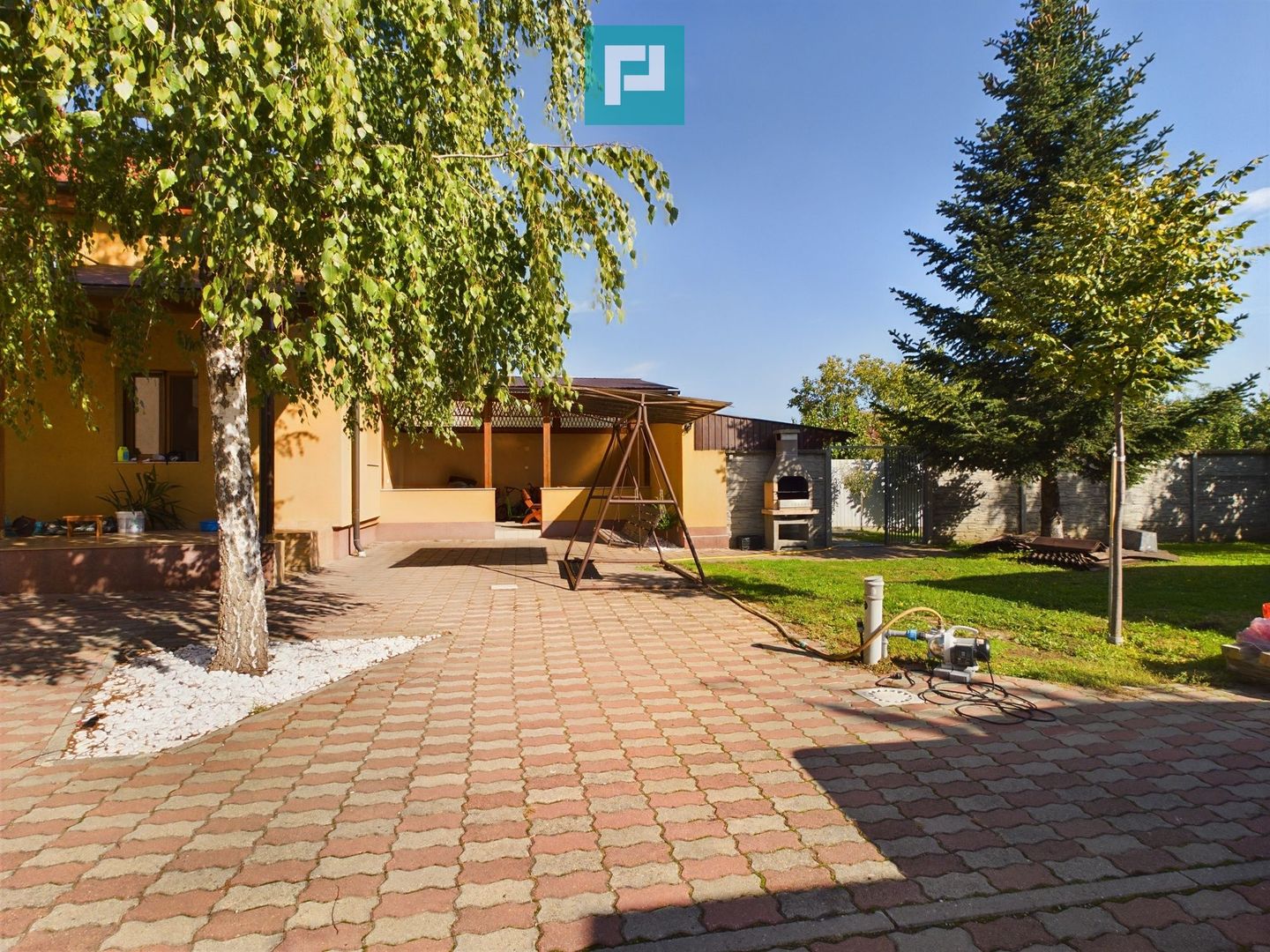 Vilă cu teren generos în Pârneava - Poză 13