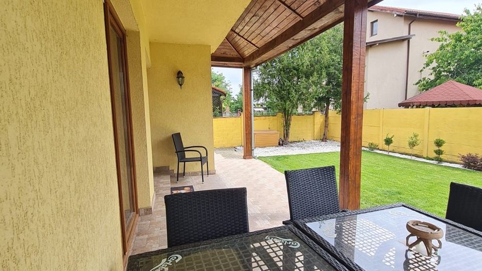 Vila spațioasă și recent renovată în Ghiroda! - Poză 25