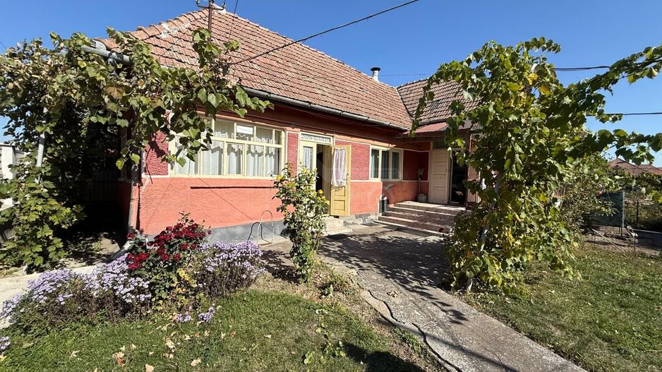 Casă în Ungheni preț 75.000 . 1100 mp teren - Poză 1