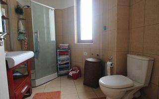 Casă / Vilă cu 9 camere de vânzare în zona Bogdanestilor - Poză 11