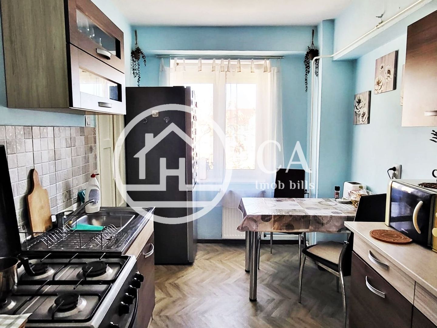 Apartament 3 camere de vânzare- Zona Centrală - Poză 4