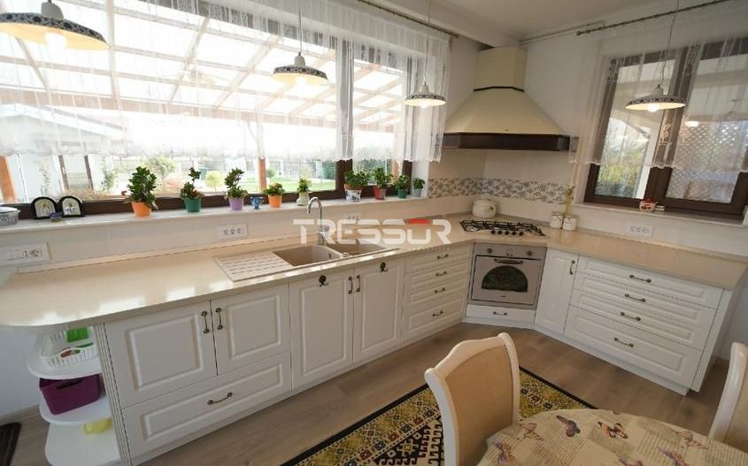 Proprietate premium cu teren de 2.000 mp | Casă 412 mp utili - Poză 2