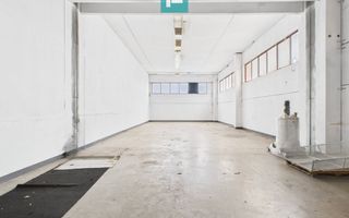 Hală de producție, cu birouri și teren, în Sebiș - Poză 3