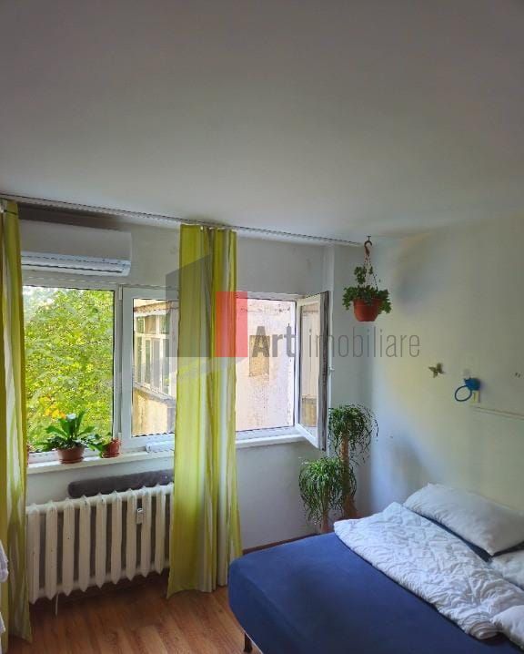 Vânzare apartament 3 camere Bd. Obregia - Poză 2
