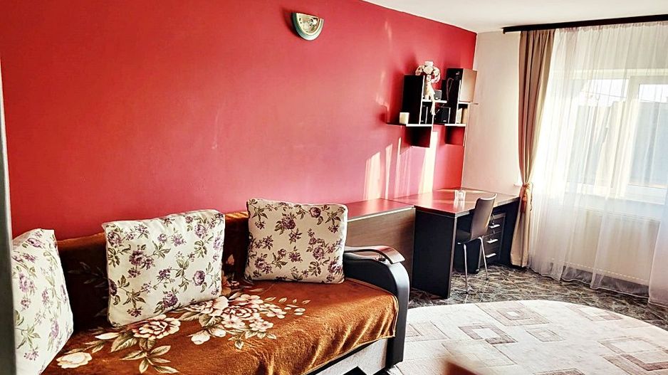 Codlea, apartament 2 camere decomandat, etaj 1, mobilat, 75000 euro - Poză 1