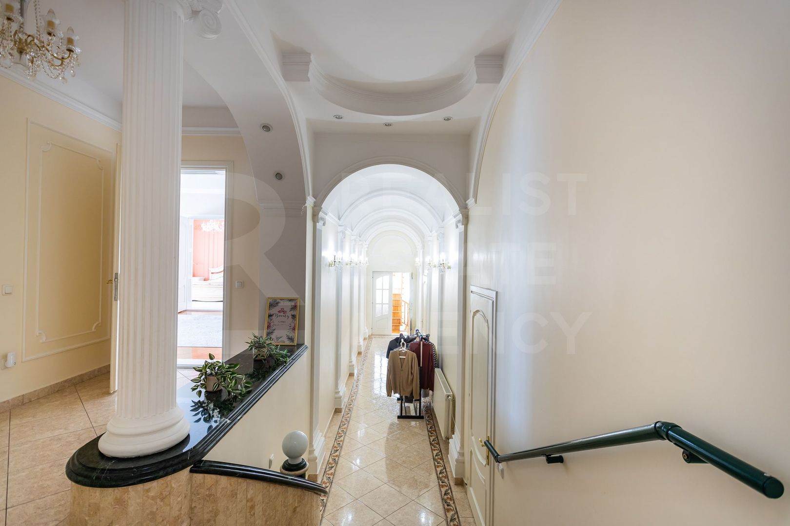 Vânzare casă de lux, 700 mp + 22 ari, situată în Tohatin - Poză 3