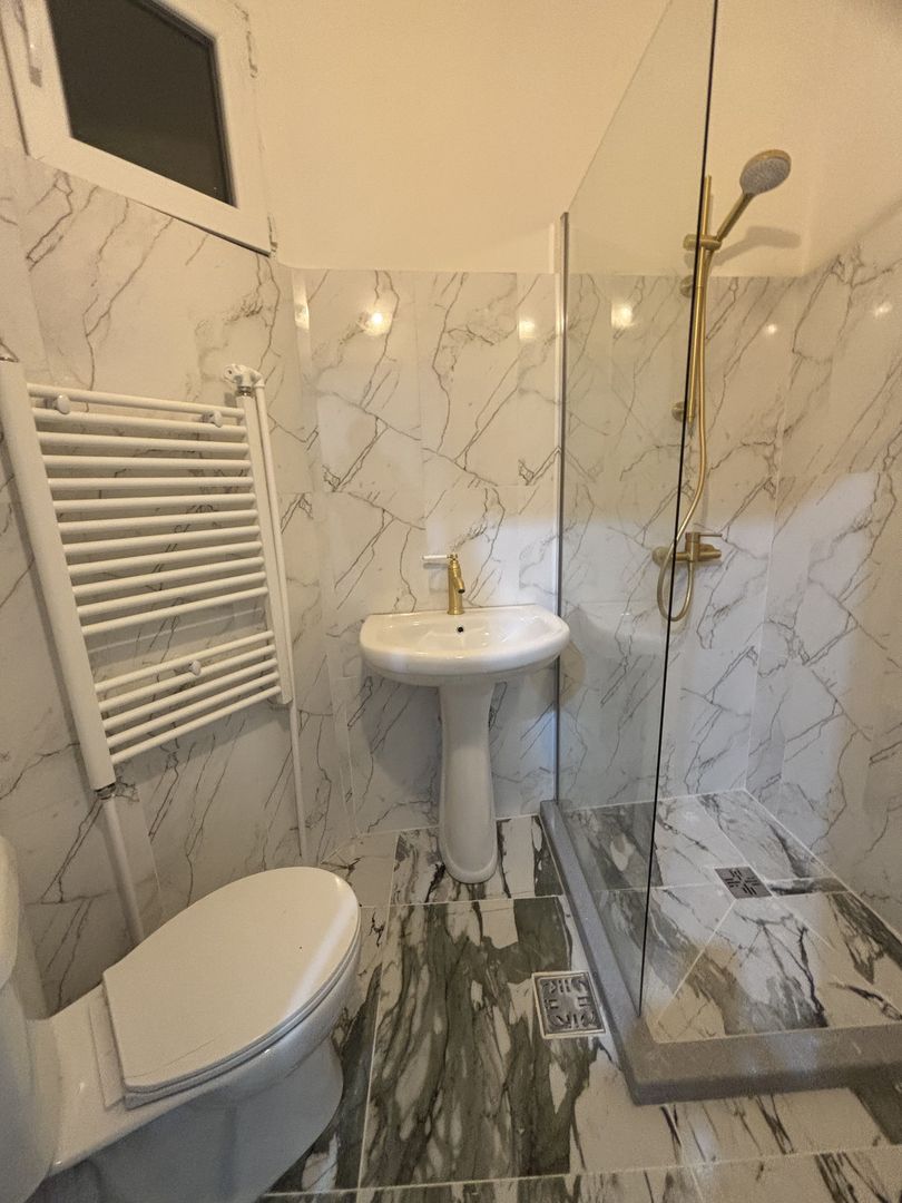 Apartament 2 camere,curte comuna/4 proprietari - Poză 5