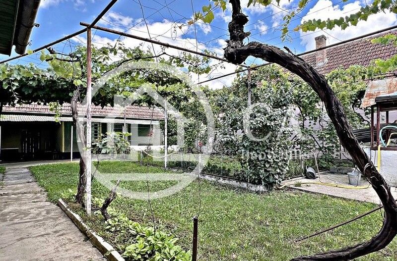 Casă de vânzare cu 3 camere în Ineu de Criș, Bihor - Poză 2