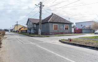 Casă de renovat cu 773 mp teren la preț de apartament