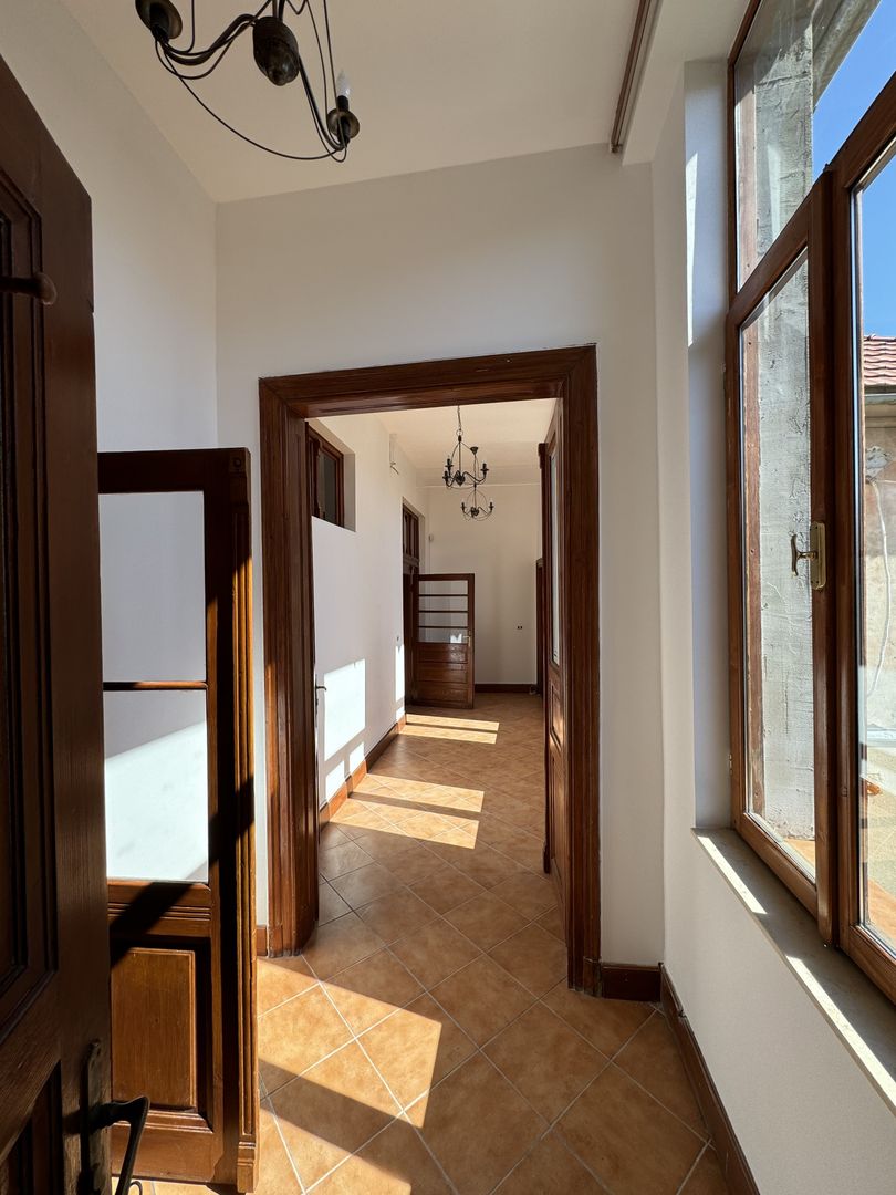 Apartament in clădire istorică P-ta Plevnei cu vedere parc - Poză 21