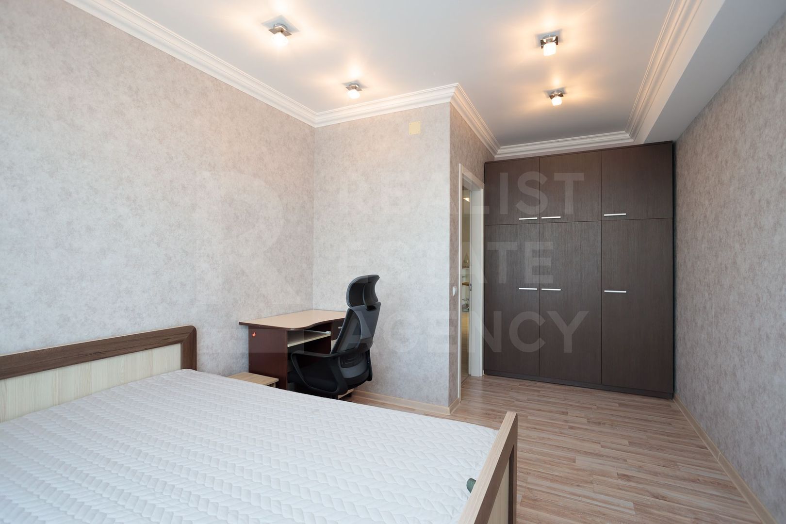 Chirie, apartament, 4 camere, str. Bucureşti, Centru - Poză 10