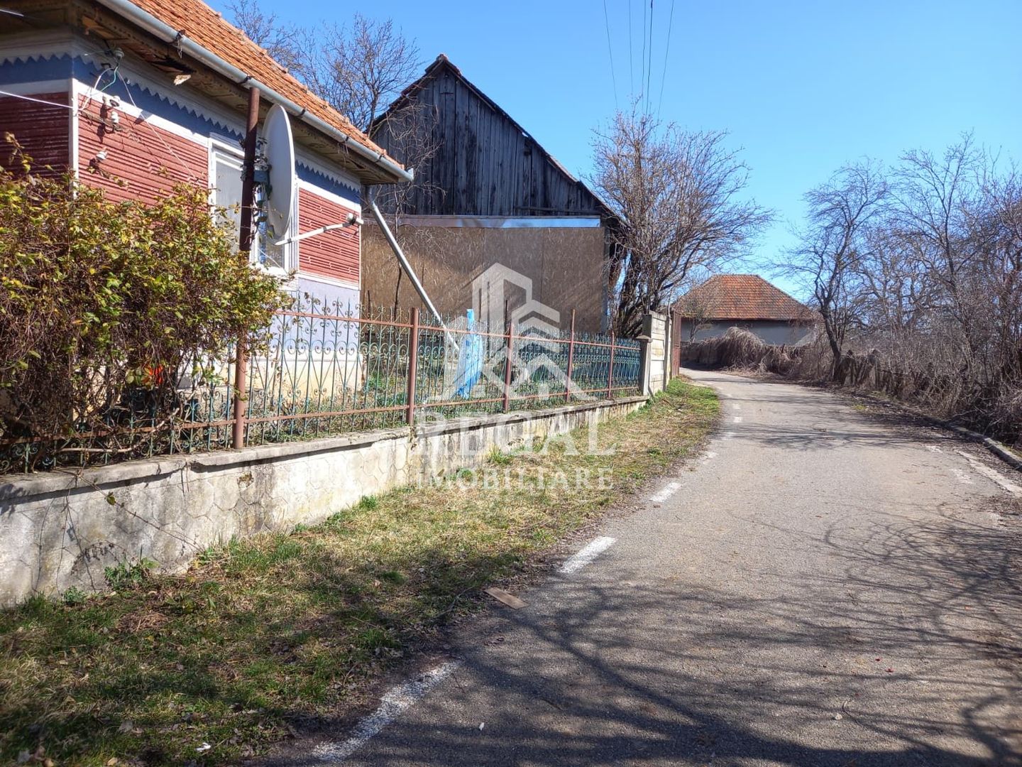 Două case de vânzare – Cerisor – teren generos 6996 mp - Poză 3