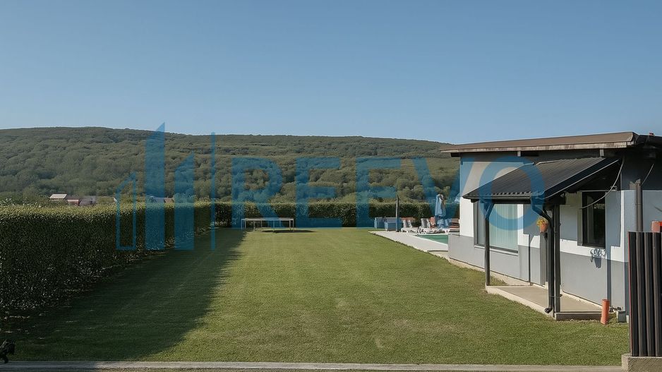 Proprietate Premium cu Două Case și Piscină în Hemeiuș - Poză 24