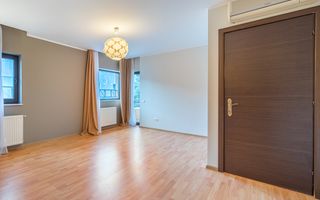 Vanzare - vila spatioasa cu gradina - Condominiu - Iancu Nicolae - Poză 9