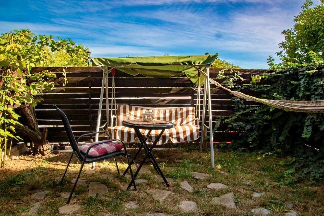 Casă complet mobilată P+1+M - Curte şi loc de parcare- - Poză 8