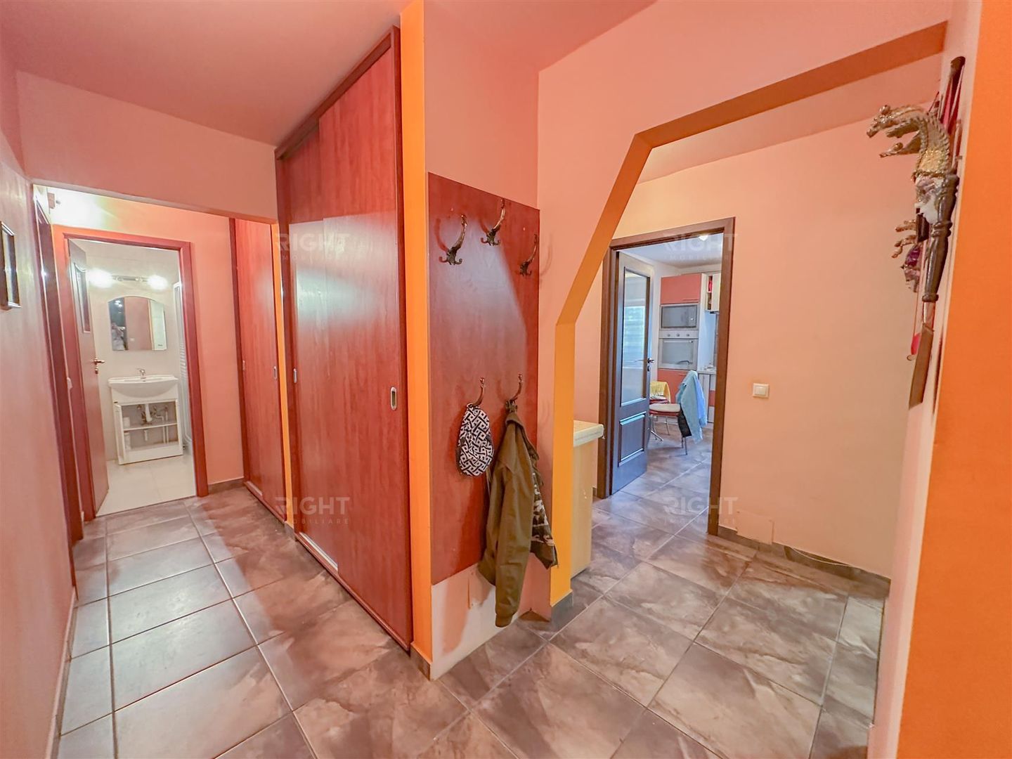 Apartament 4 camere | 2 balcoane | loc parcare | Sacele Brasov - Poză 7