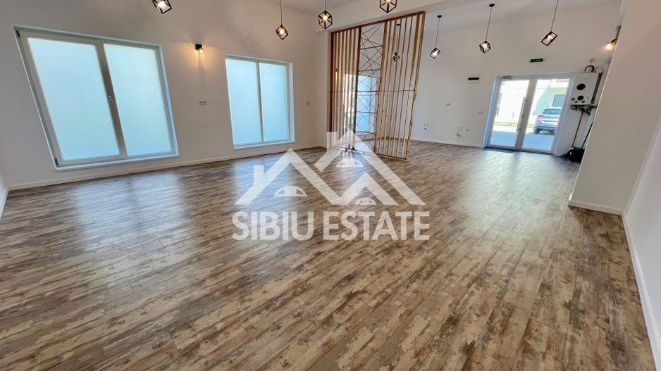 Spatiu Comercial Finisat 65 mp, curte proprie 78 mp, 2 parcari - Poză 2