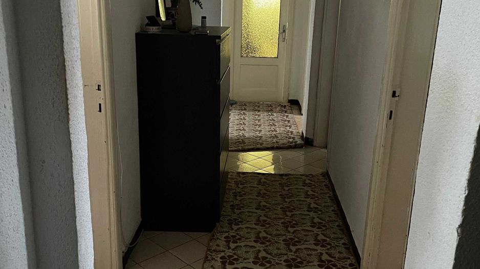 Apartament 4 camere Ferentari 72, blocurile rosii - Poză 1