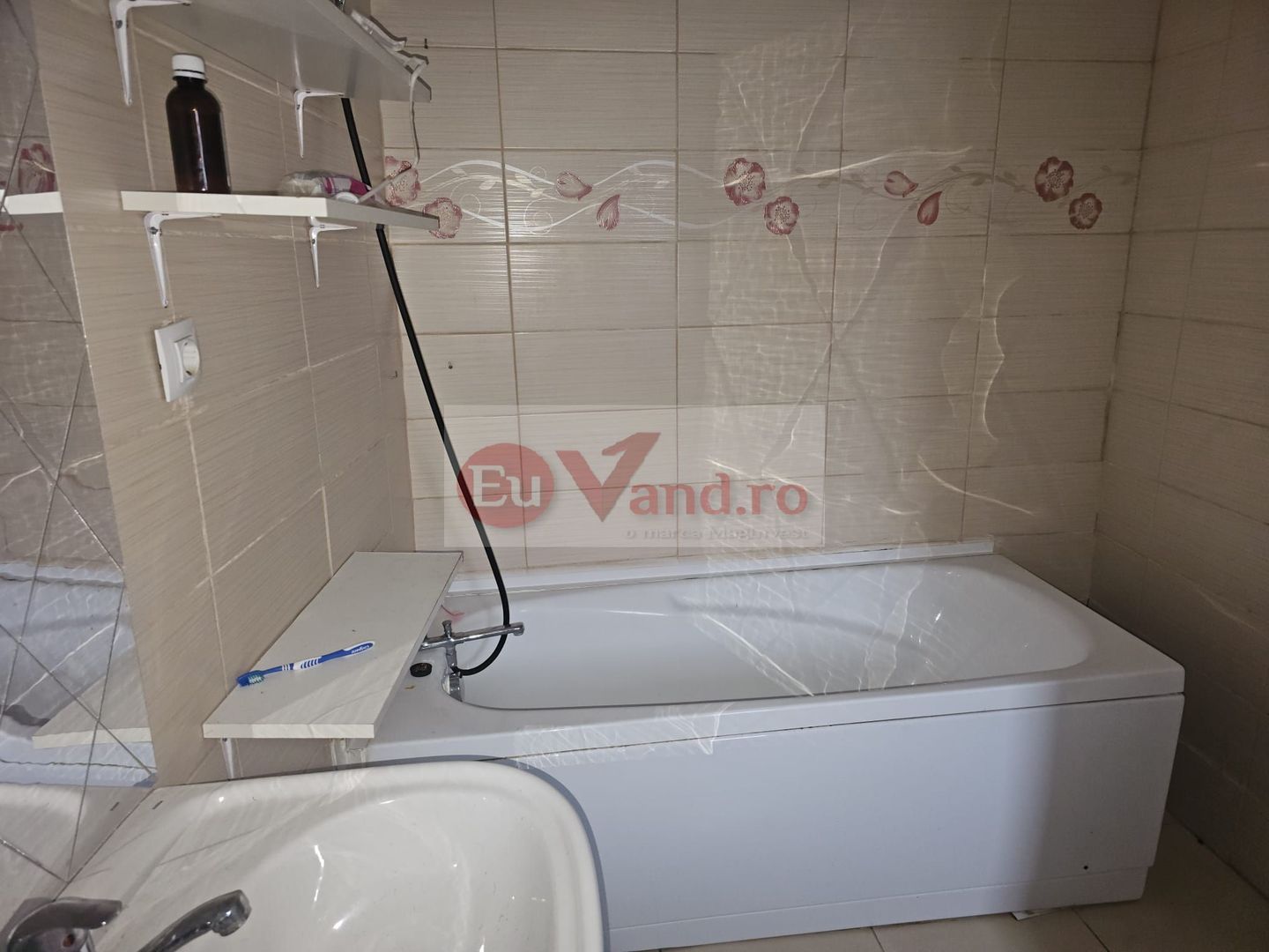 Casa 35 mp cu curte 300 mp, Micro 17 – Str. Oltului, 250 euro lunar - Poză 7