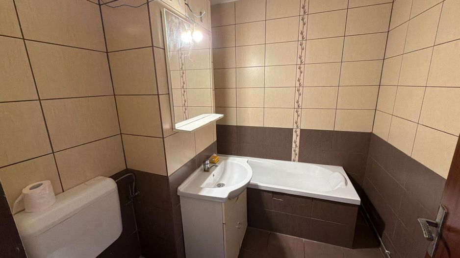 Apartament cu 3 camere decomandat 72 M² cu balcon și pivniță - Poză 18
