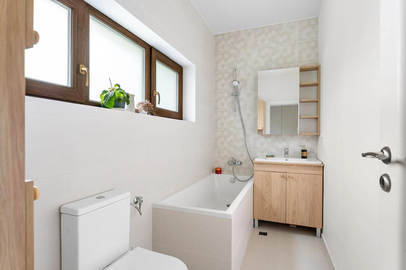 De inchiriat Casa moderna 160 mp teren 1000 mp Tocile Sadu - Poză 18