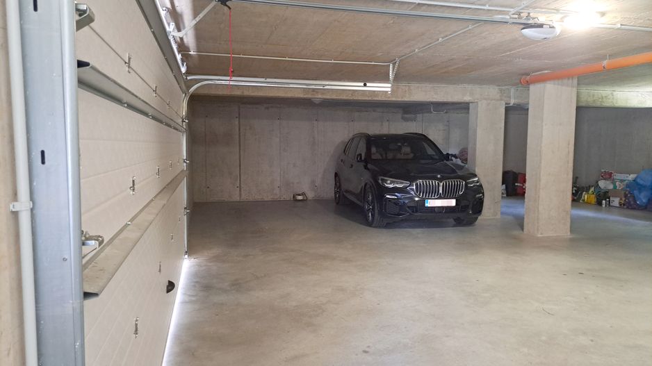 Penthouse 150 mp utili+ terase 200 mp+ 2 parcari subterane +curte 120 mp - Poză 8