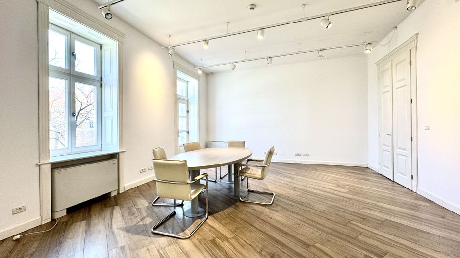 Spațiu Birou - Imobil complet renovat - Poză 2